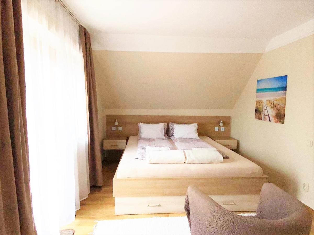 Apartman Siesta Buek - Buekfuerdo Exterior foto