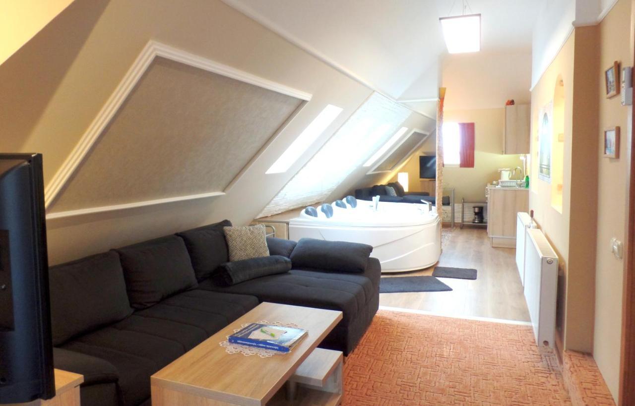 Apartman Siesta Buek - Buekfuerdo Exterior foto