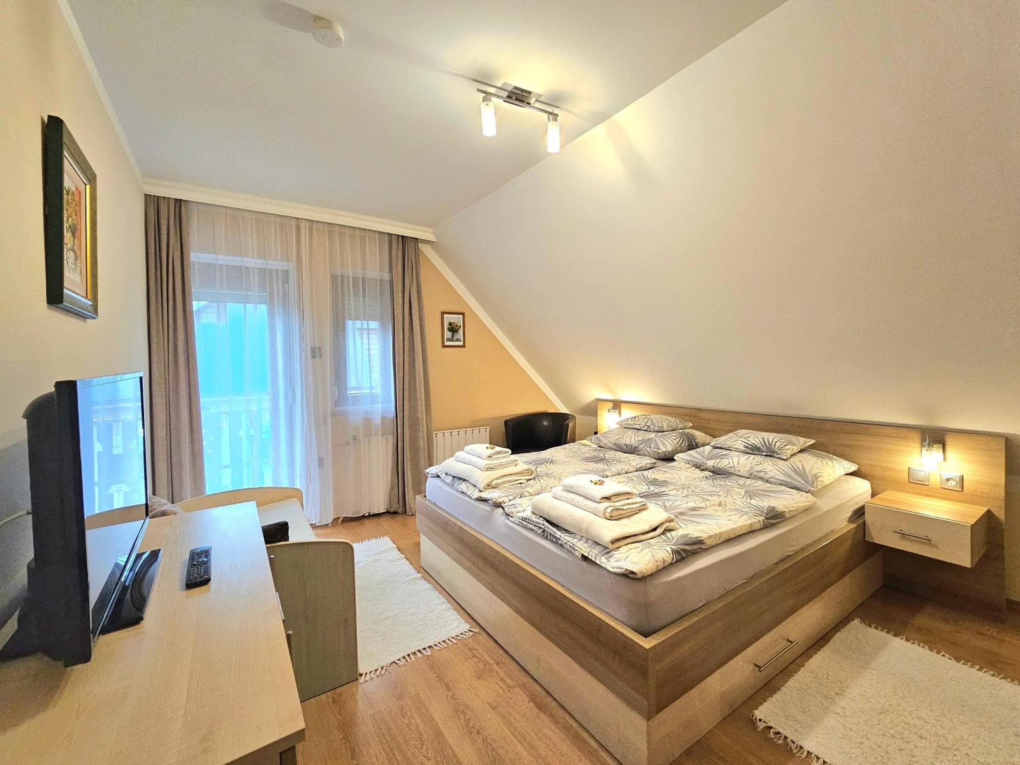 Apartman Siesta Buek - Buekfuerdo Exterior foto
